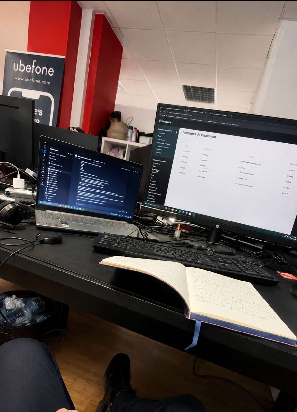 Poste de travail chez Ubefone avec outils de support et suivi client